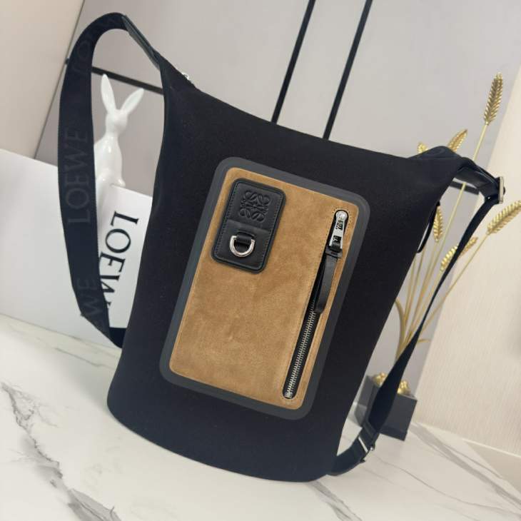 Picture of Loewe Handbags _SKUfw239908179fw